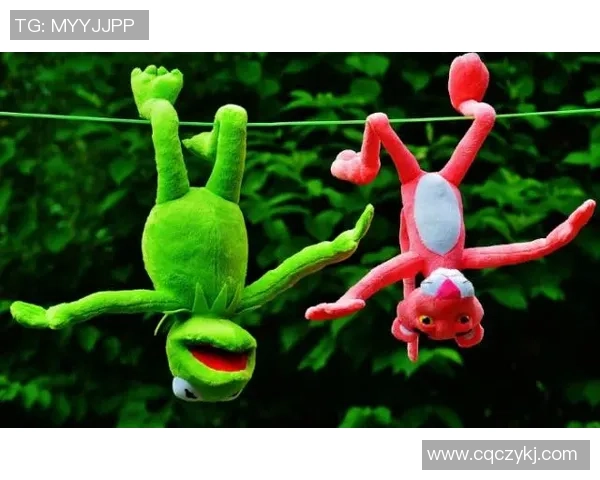 逗比球星足球赛场奇遇记：从笑料到精彩瞬间的搞笑传奇